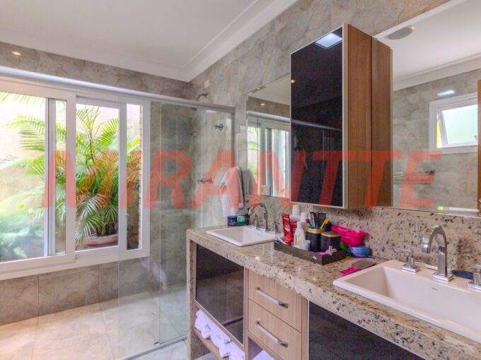 Sobrado de 178m² com 3 quartos em Jaçana