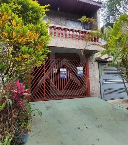 Casa com 3 Quartos e 3 banheiros à Venda, 105 m² por R$ 420.000