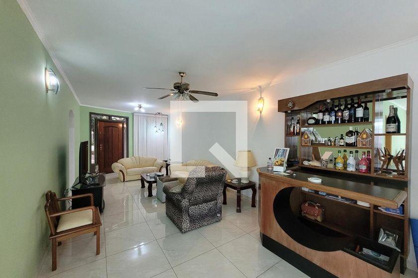 Casa à Venda – Bosque da Saúde, 3 Quartos, 500 m² – São Paulo