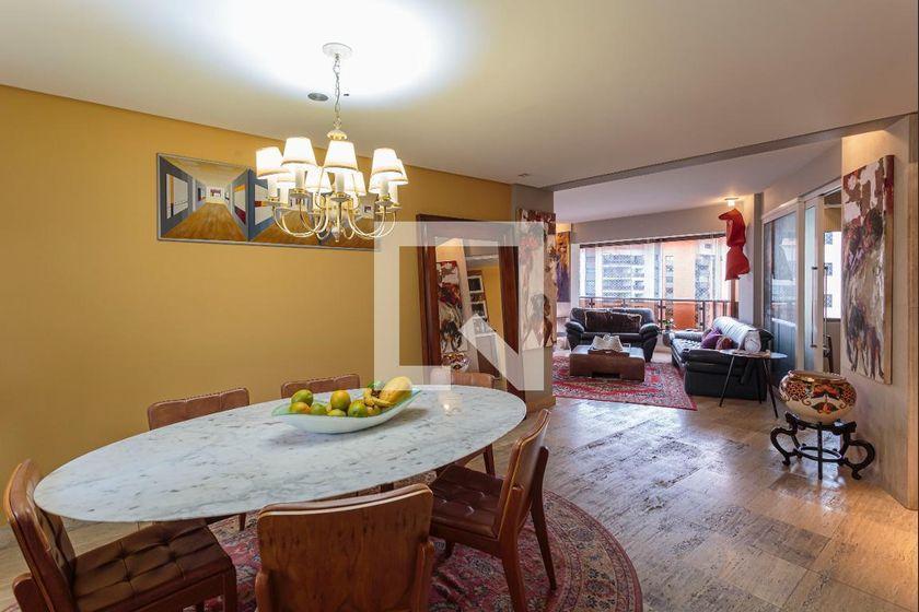 Apartamento à Venda – Moema, 4 Quartos, 250 m² – São Paulo