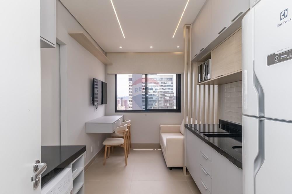 Studio mobiliado para locação em condomínio moderno, com lazer completo, localizado na Av. Pompéia