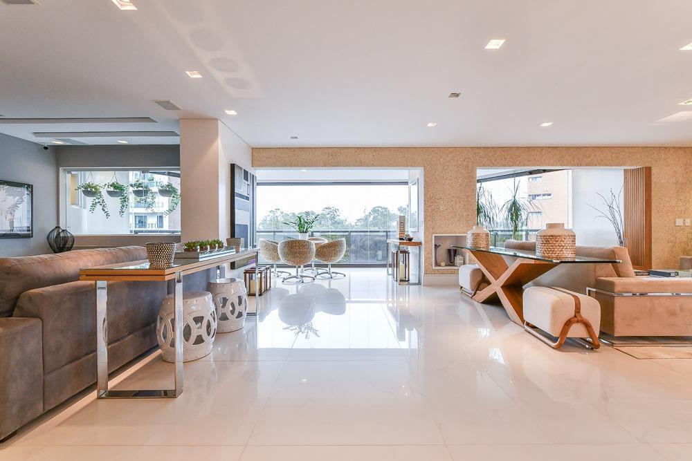 Atraente apartamento tipo para venda em Vila Nova Conceição com 3 quartos, sendo 3 suítes, 244m²